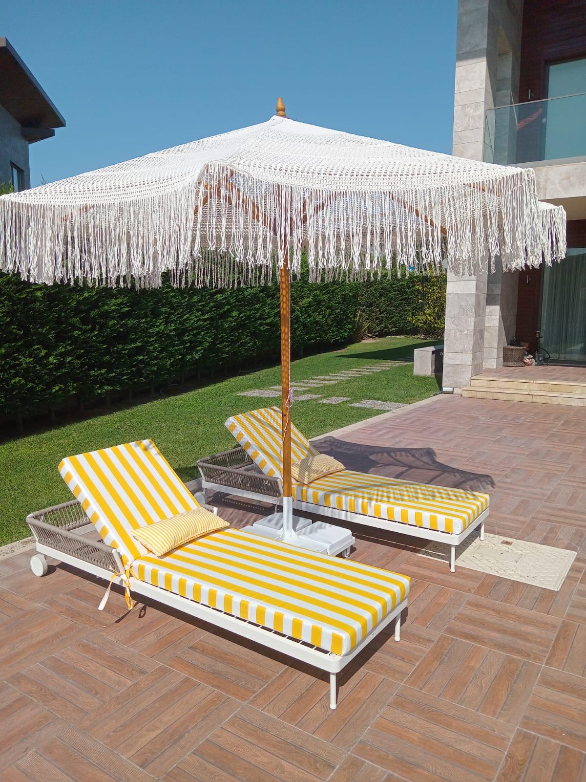 Şezlong minderleri, koltuk minderleri, yastıklar.